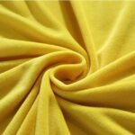 housse de coussin en velours jaune 1