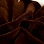 housse de coussin en velours marron 2 1