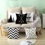 housse de coussin noir trois fleches 2 1